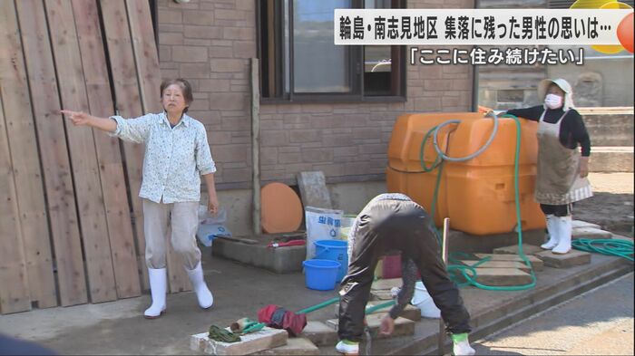 浸水被害があった住宅の片づけに追われる住民たち