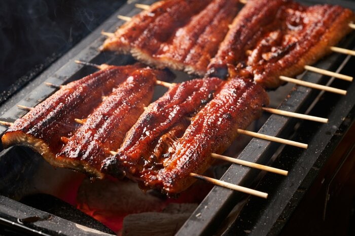 違法なウナギの一部は蒲焼きなどに加工されて日本に入ってきている(画像はイメージ)
