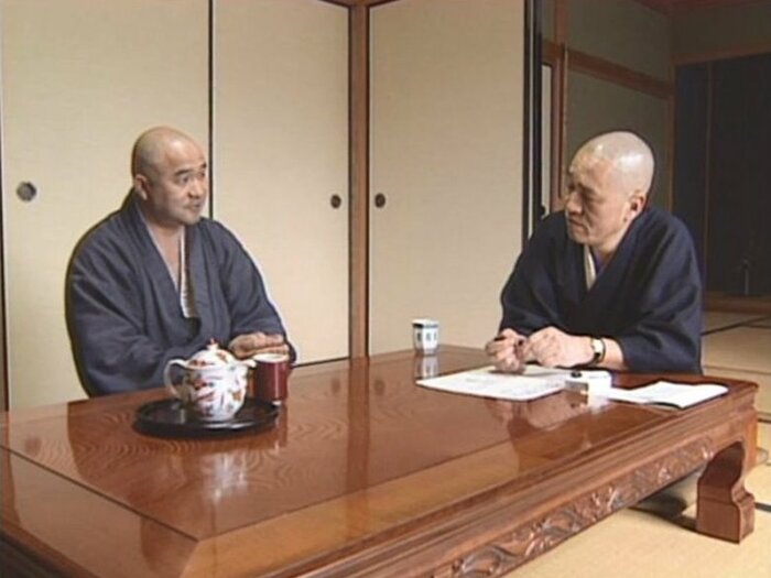 佐藤賢道さんと今後の活動について話し合う金子さん