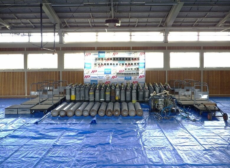 【ナマコ密漁でさらなる逮捕者】大量の酸素用ボンベやコンプレッサーなどを押収…密漁の実行グループを手助けした62歳男を逮捕〈北海道稚内市〉｜FNNプライムオンライン