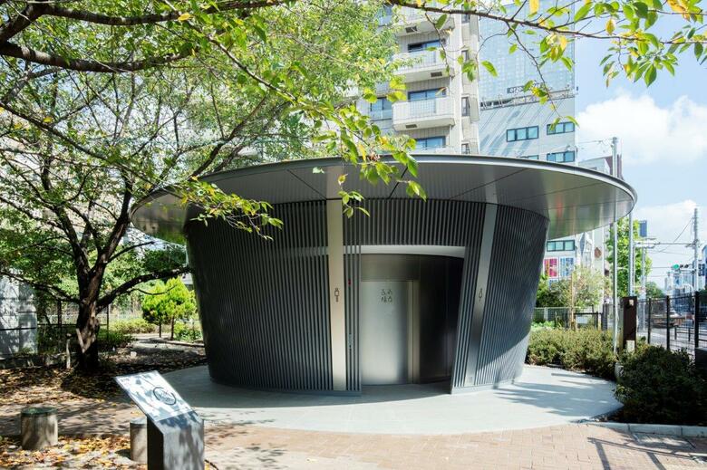 神宮通公園トイレ(デザイン:安藤忠雄氏)© 永禮 賢 提供:日本財団