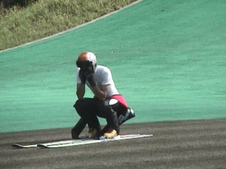 事故後初のジャンプをやり遂げた金子選手