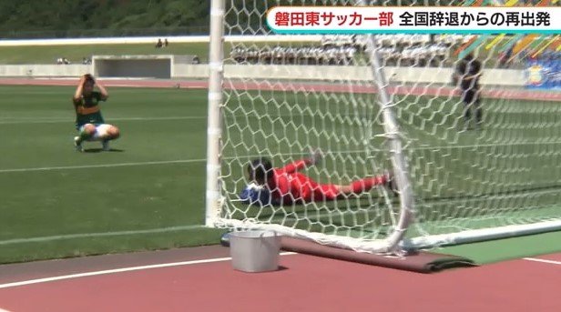PK戦でセーブする岡村選手（2022年）