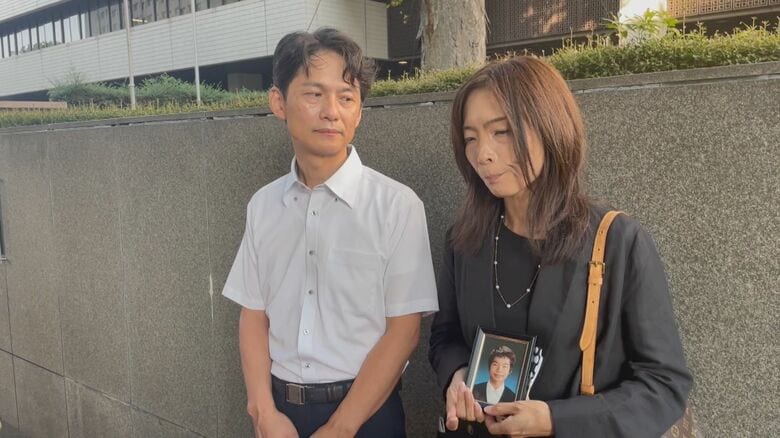 二審判決後、取材に応じる和田さんの両親