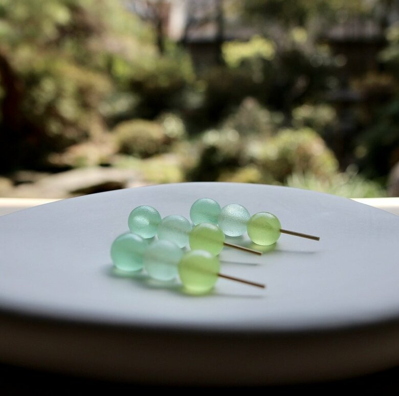 串の上からミント・マスカット・青りんごの味