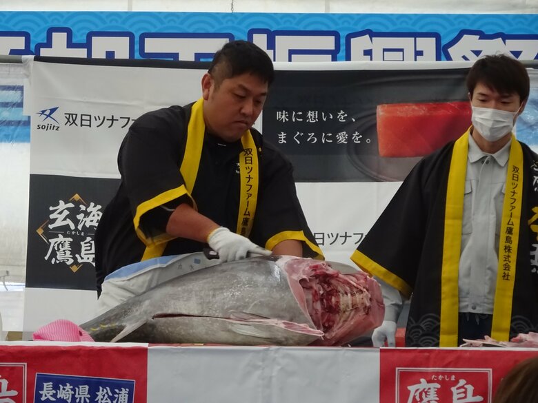 まぐろの解体ショー（試食販売はなし）