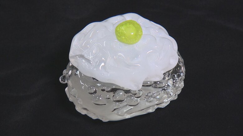 吉國アナが作ったシロエビのガラス寿司