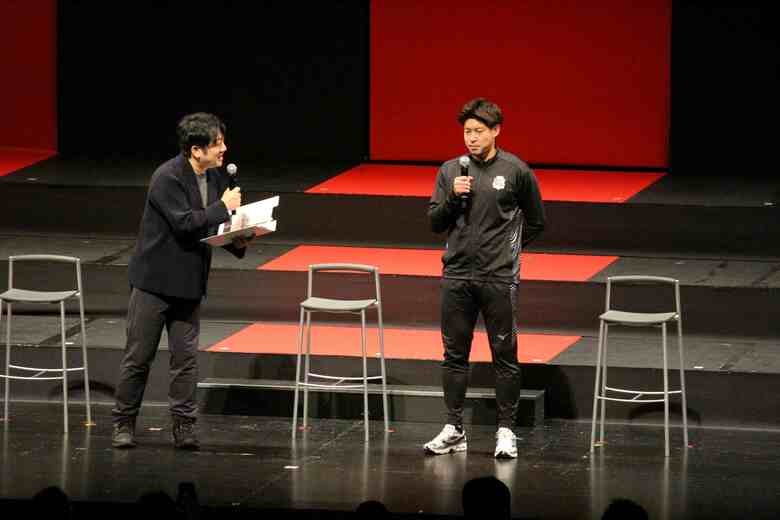 コンサラボ新MCの深井一希氏（右）とUHB廣岡俊光アナウンサー（左）