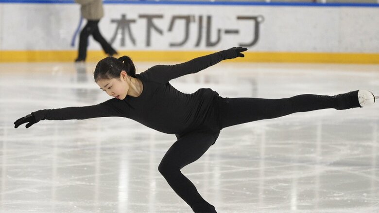 氷上練習をする千葉