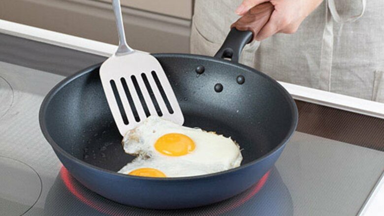 キッチンツールの使用にも注意（提供：和平フレイズ）