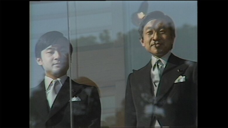 1986年の新年一般参賀に出席された上皇さま（右･当時、皇太子さま）と陛下（左･当時、浩宮さま）