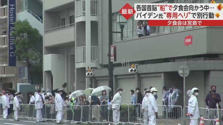 多くの人が見物。ビルの上から見る人も