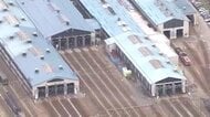 車掌がドアに挟まれ負傷、列車が出発できず運休…車庫内で乗り込もうとしたところ、突然ドアが閉まるトラブル、負傷し病院へ…いったい何が？〈JR北海道〉