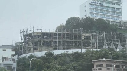 解体途中の“廃旅館”に暴風　「日本のアマルフィ」に台風直撃… 「これからが怖い」住民の緊張続く