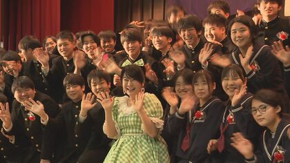 はるな愛さん母校中学の卒業式サプライズ登場 　4年ぶり“マスクなし”…みんなの素顔で“愛”がいっぱい【大阪発】
