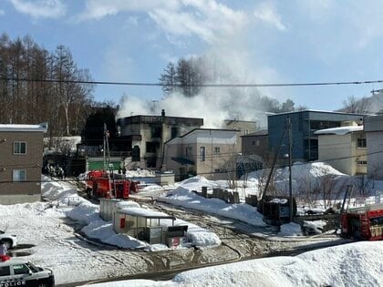 【速報】「近くの家から煙が出ている」3階建ての住宅内部が炎上中_出火から約3時間後に鎮圧…ケガ人はなし〈北海道札幌市〉