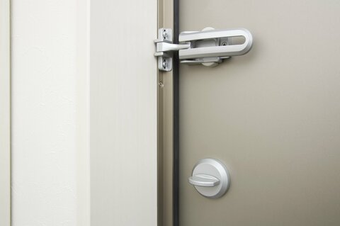 オートロックマンションでも過信は禁物 性犯罪から身を守る「戸締まり」