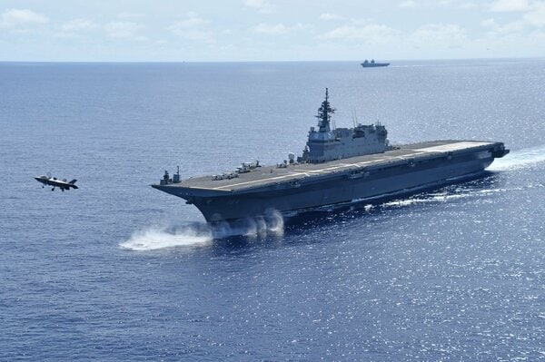 中古　詳細不明アメリカ海軍？かイギリス海軍？の女性用盛夏軍服　自衛隊　海上保安庁 中古 詳細不明アメリカ海軍？かイギリス海軍？の女性用盛夏軍服