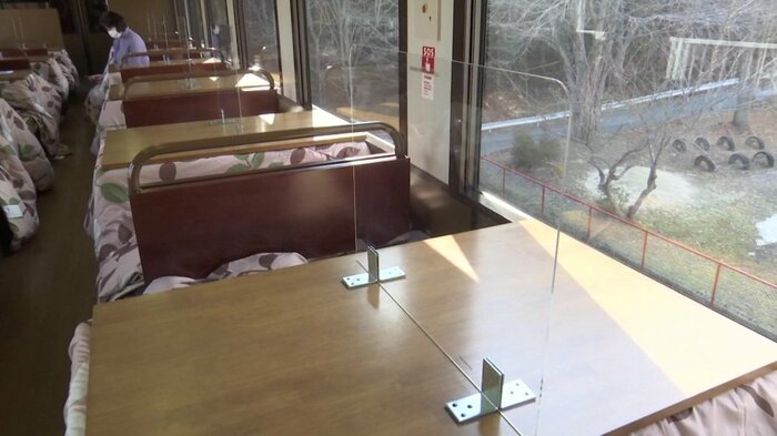 人の少ないこたつ列車の様子