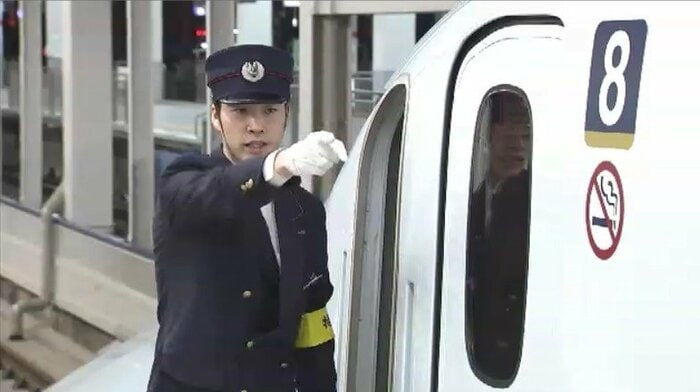 全線開業の1番列車の出発（2011年3月12日）