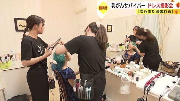 撮影会を手伝う学生たち