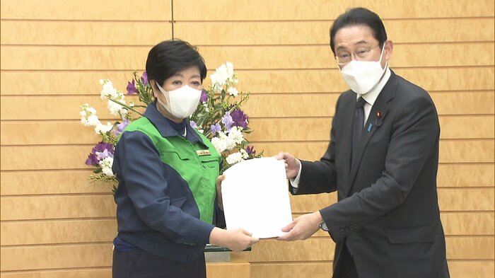 会談に臨む岸田首相と小池知事(9日)