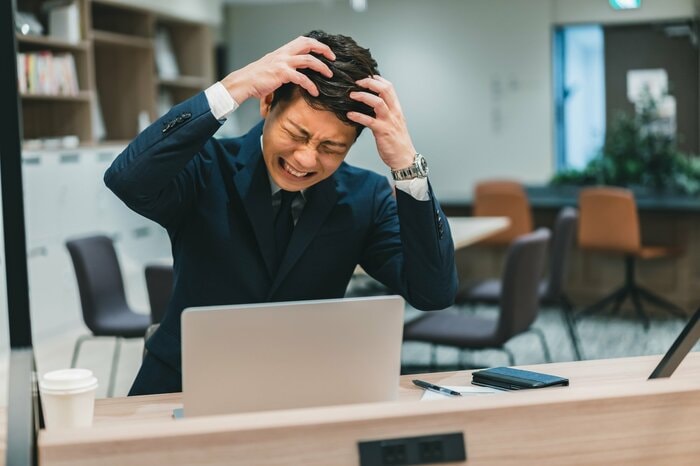 休まないと感情が不安定になることも（画像：イメージ）