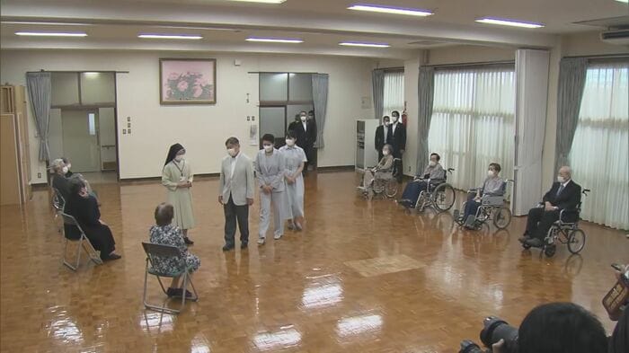 入所者8人と懇談された