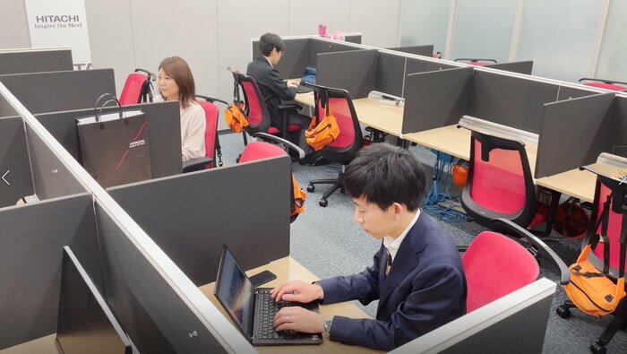 オフィス内でマスクを着用しなくてもよい場面(提供:日立製作所)