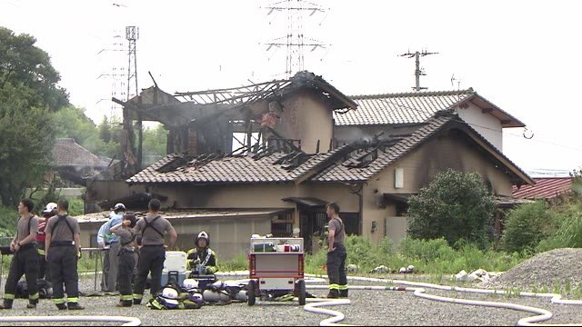 エアコンから出火か 八幡西区で住宅全焼 隣接する住宅の一部焼く 北九州市