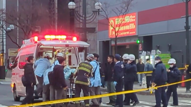 放火の疑いも視野に捜査…「腕が燃えた人が出てきた」ススキノのビル火災で意識不明の40代男がガソリンまいた可能性　男女4人が全身やけど｜FNNプライムオンライン