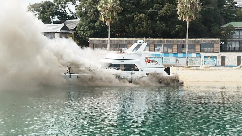 瀬戸内市沖を航行中のプレジャーボートで火災　船長ら３人にケガなし　油流出で防除措置【岡山】｜FNNプライムオンライン