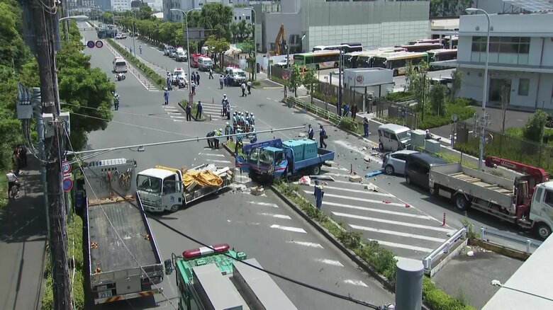 車7台絡む玉突き事故　トラックが信号待ちの車などの列に突っ込む…別の車にも衝突　東京・江戸川区｜FNNプライムオンライン