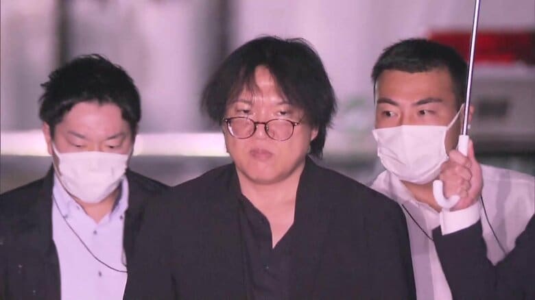 【続報】女性店員（18）を馬乗りになってナイフで複数回刺したか　ガールズバー客の千明博行容疑者（49）を送検　東京・新橋｜FNNプライムオンライン