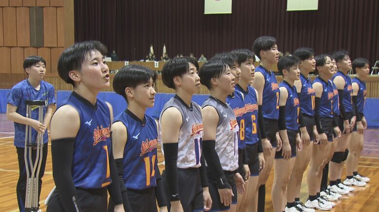 「最後の教え子たち」が感謝の気持ちで挑む春高バレー 日本一に15回導いた監督が最期まで貫いた「真実のバレー」とは 長崎県立西彼杵高校|FNNプライムオンライン