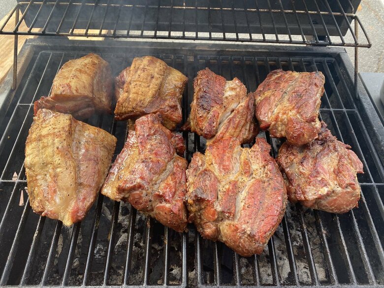 炭火焼きのチャーシューも魅力だ(画像提供:龍介)