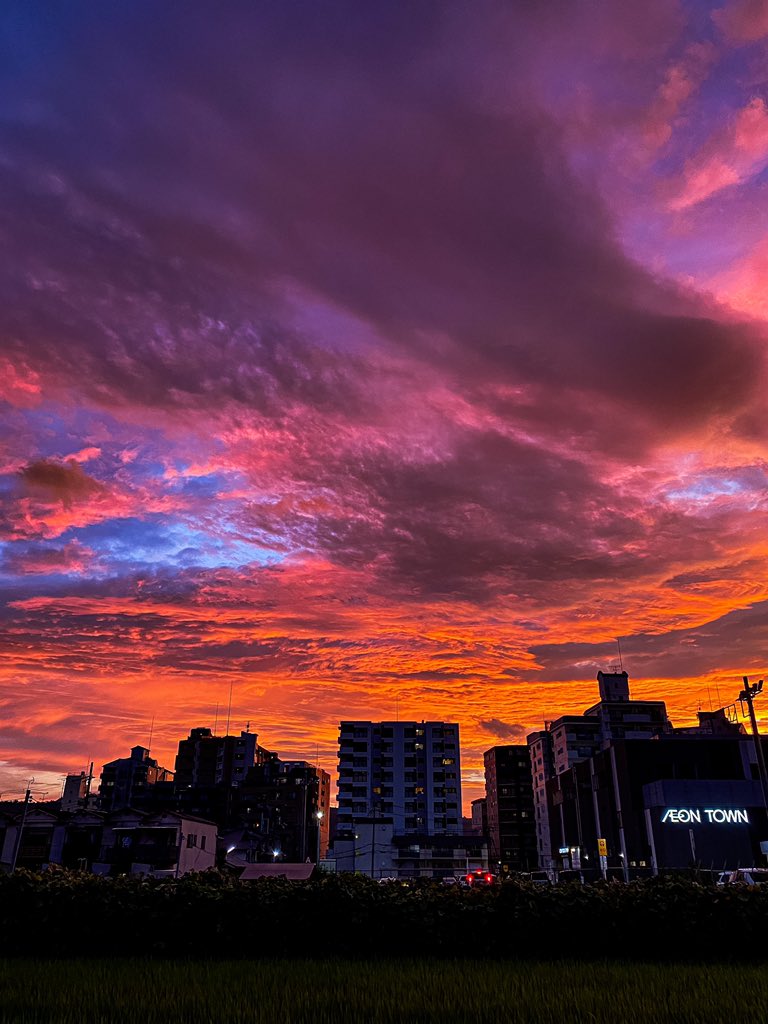 迫力がある夏の夕焼け