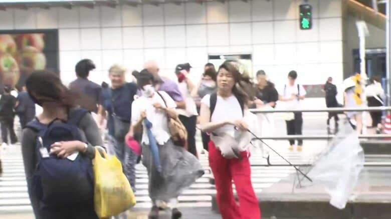 新宿駅前の午後1時頃の様子