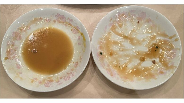 完食後。通常の食べ方（左）はサラサラに、唾液に注意した食べ方はとろみが残った（画像提供：槻木氏）