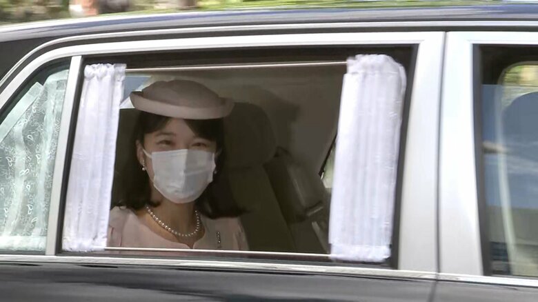 淡いピンクの装いで紀子さまへの挨拶に向かわれる愛子さま（2023年9月）