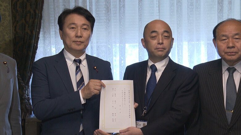 立憲民主党が、鈴木財務相の不信任決議案を提出