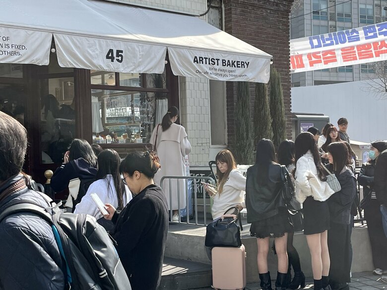 北村韓屋村にも近い人気ベーカリー「ARTIST BAKERY」