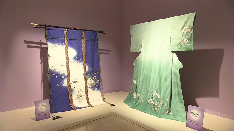「明石の君」をイメージした几帳（左）と訪問着（右）