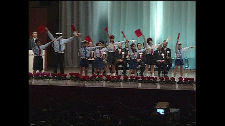 海洋少年団による手旗信号