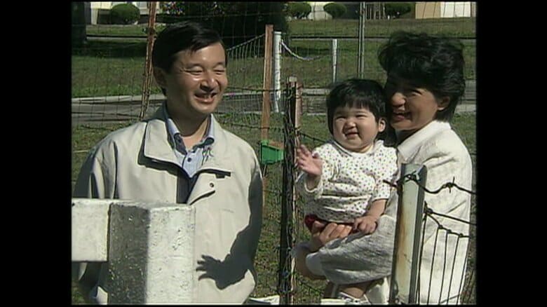 御料牧場で動物と触れ合われる皇太子ご一家（栃木・高根沢町）