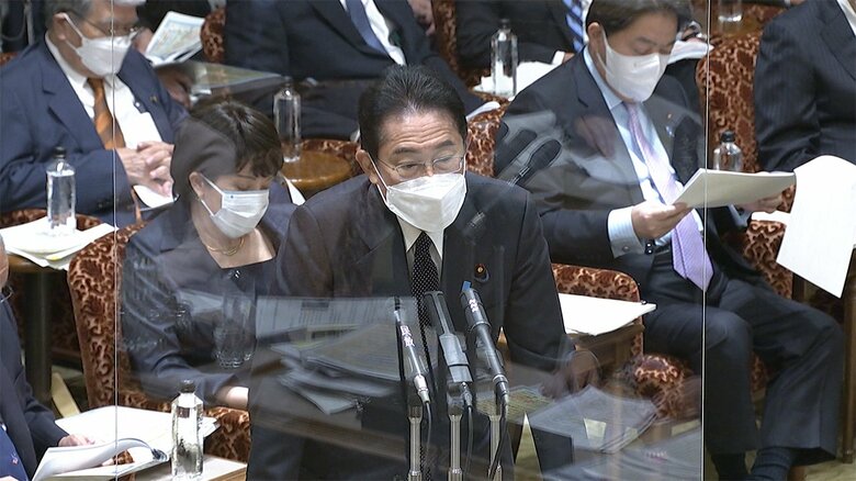 参院予算委で前日の答弁を修正した岸田首相（19日）