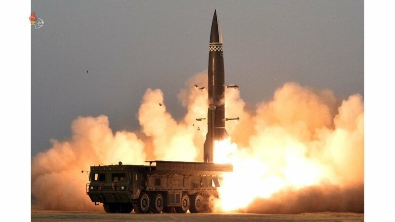 北朝鮮　KN-30重弾頭・短距離弾道ミサイル（「KRT」2021年3月26日）　移動式発射機も5輪10輪に大型化