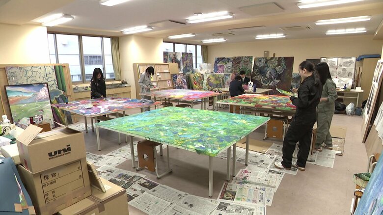 秋田中央高校（秋田市）美術部の活動の様子