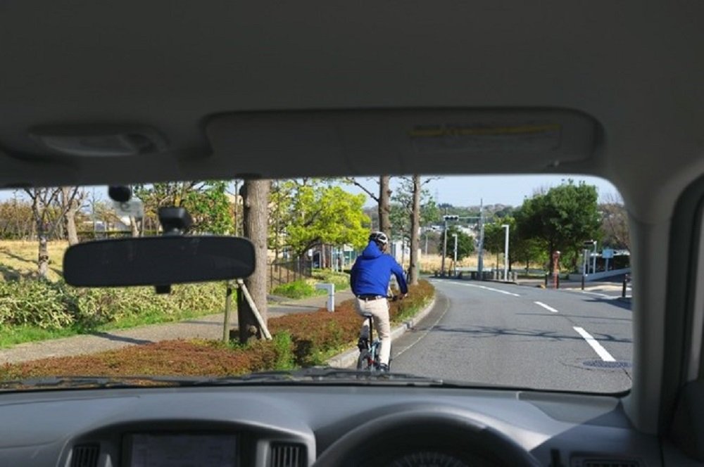 自転車は「歩道」より「車道」を通行する方が安全って本当? 理由を