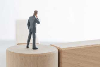 祝福できないなら 呪うことを学べ 人生に迷ったら役立つ 哲学のことば 実は身近な物語 現代に生きる哲学の教え